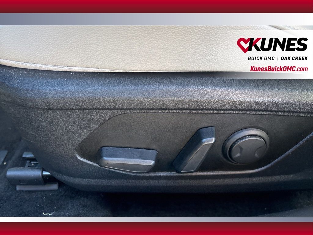 2025 Hyundai Elantra Limited Image 14 of 24