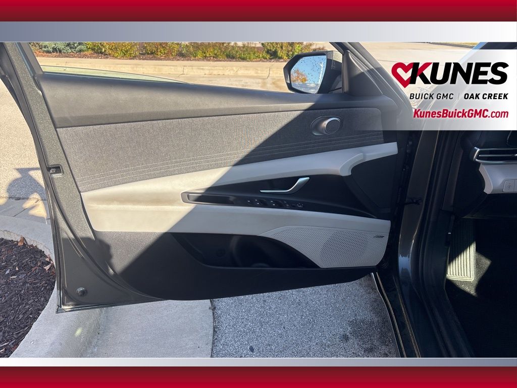 2025 Hyundai Elantra Limited Image 20 of 24