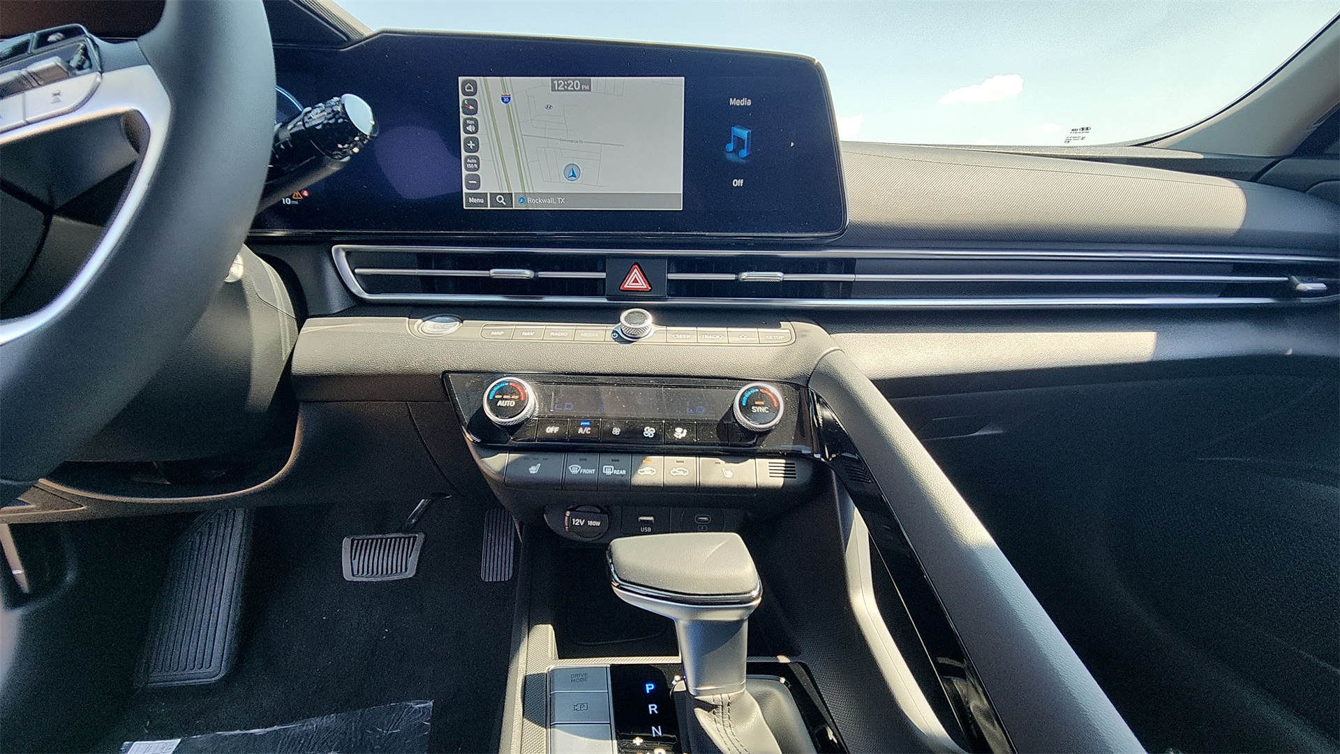 2025 Hyundai Elantra Limited Image 16 of 29