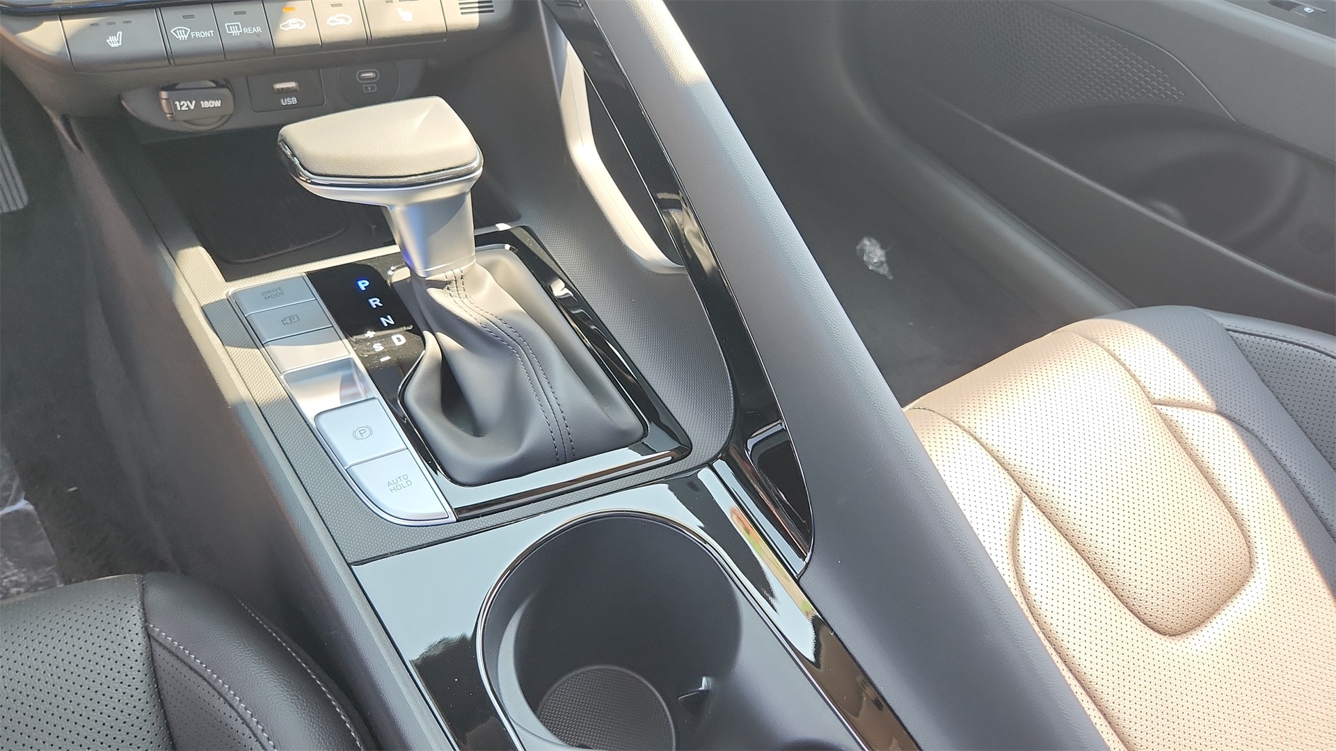 2025 Hyundai Elantra Limited Image 19 of 29