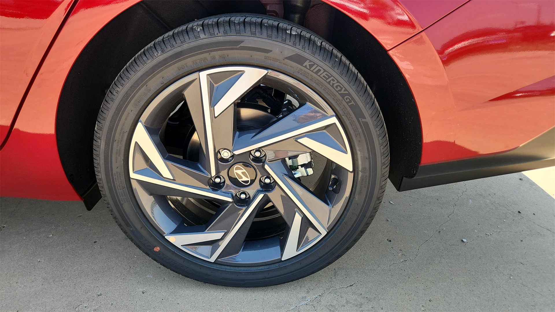 2025 Hyundai Elantra Limited Image 9 of 29