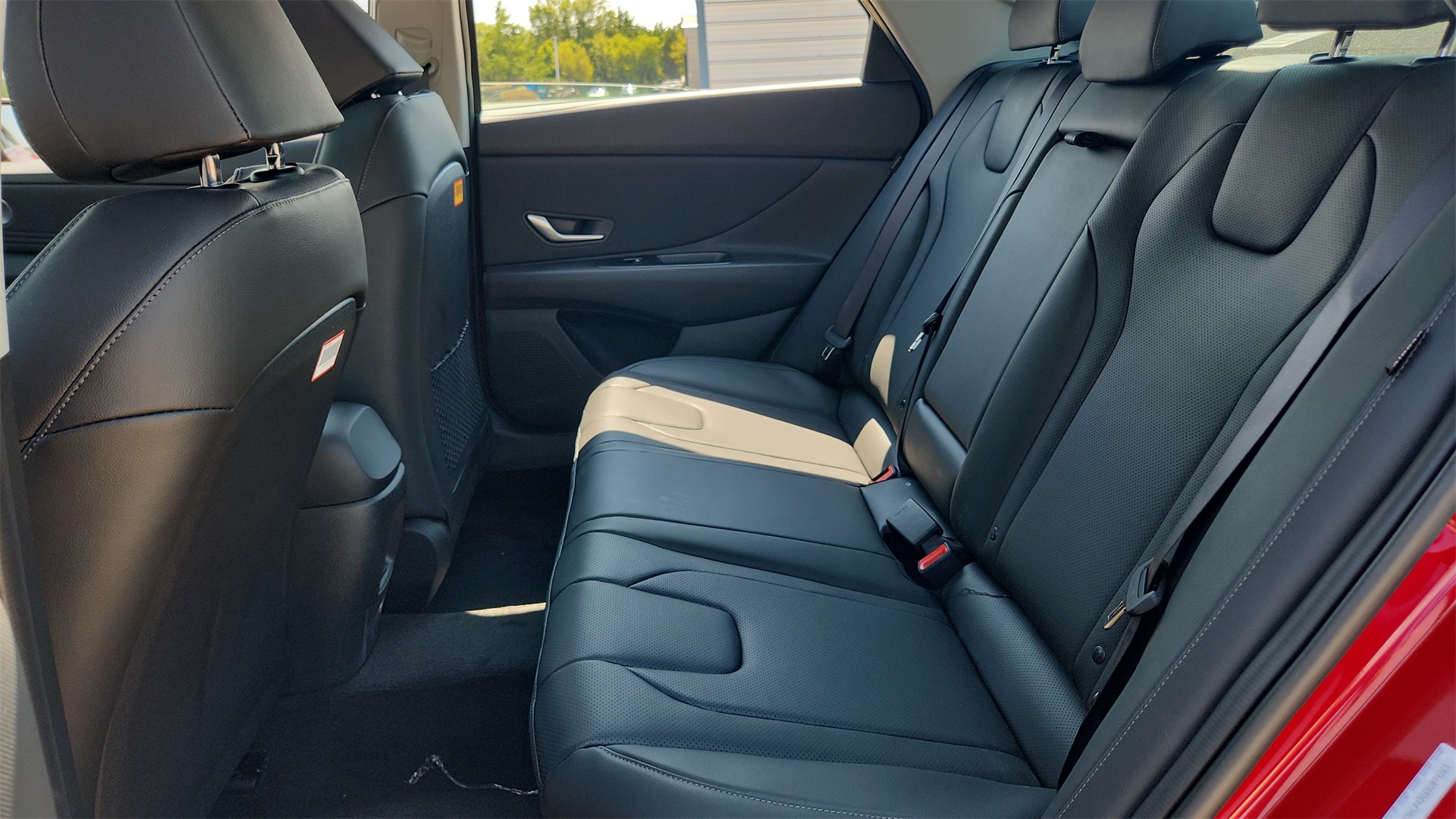 2025 Hyundai Elantra Limited Image 11 of 29