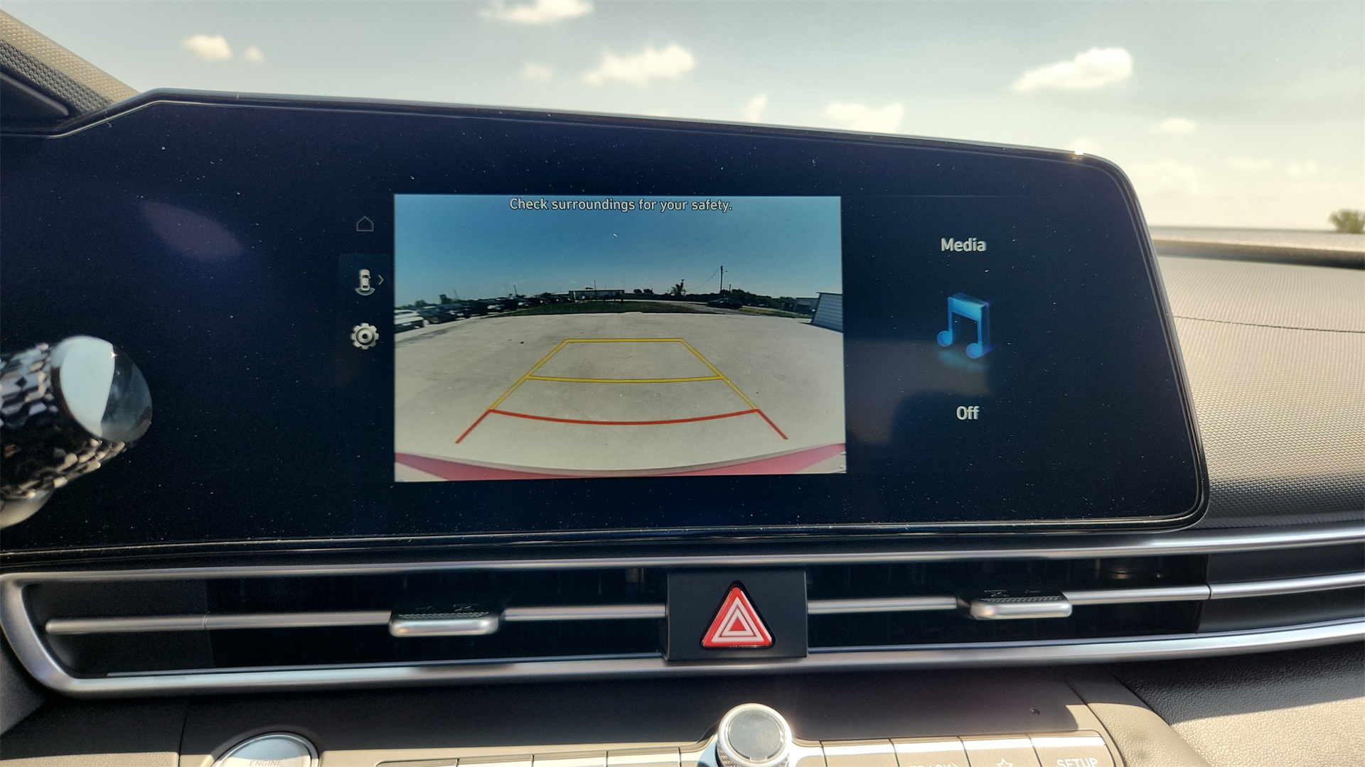 2025 Hyundai Elantra Limited Image 18 of 29