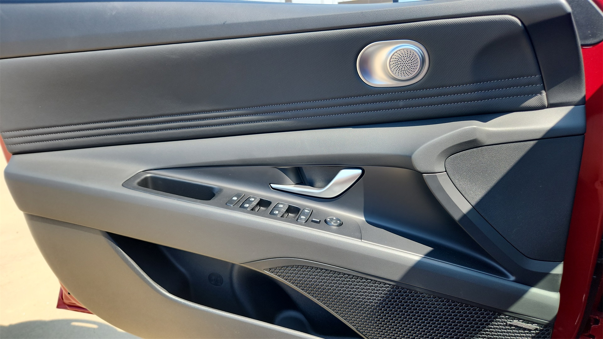 2025 Hyundai Elantra Limited Image 20 of 29