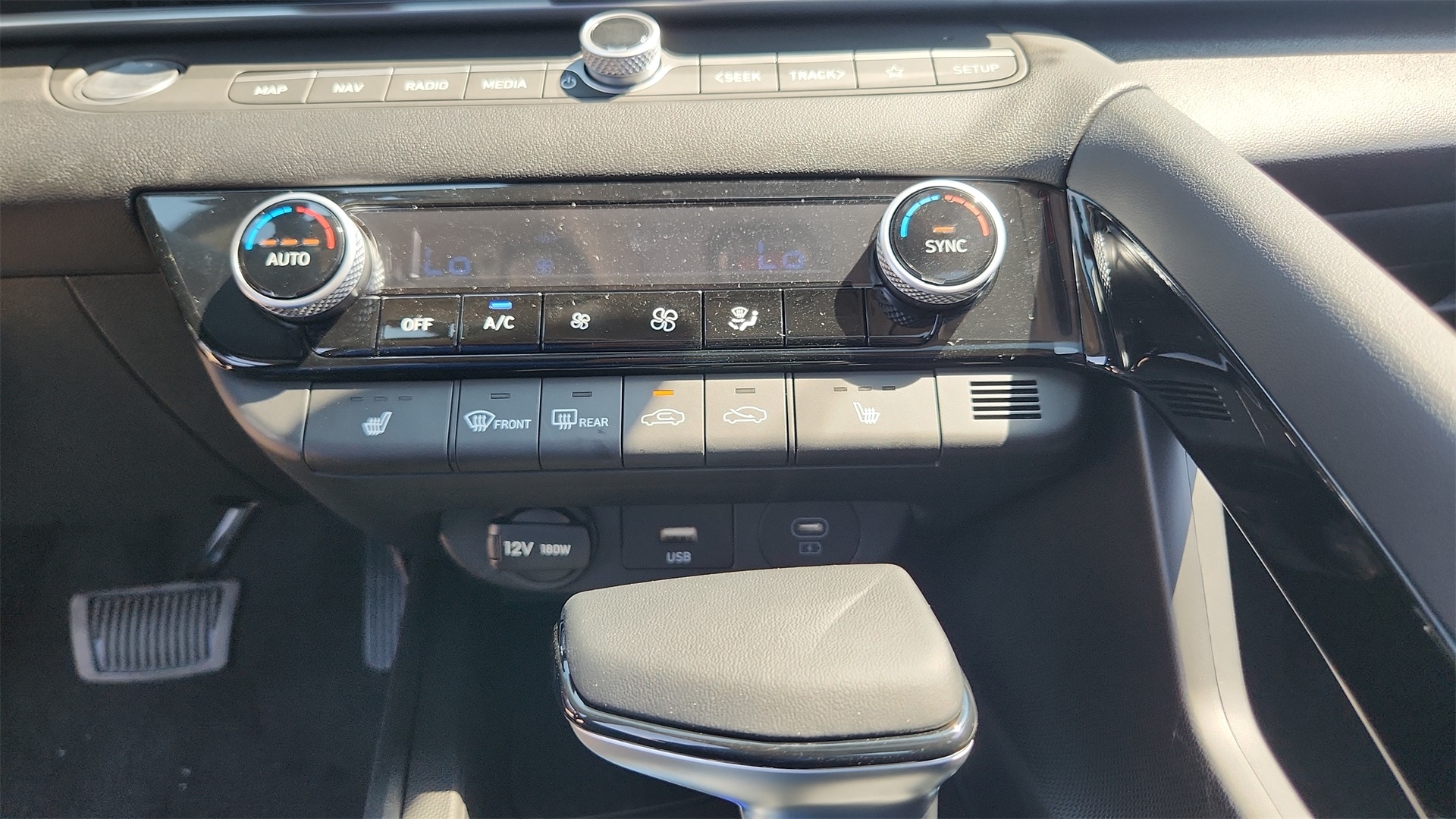 2025 Hyundai Elantra Limited Image 27 of 29