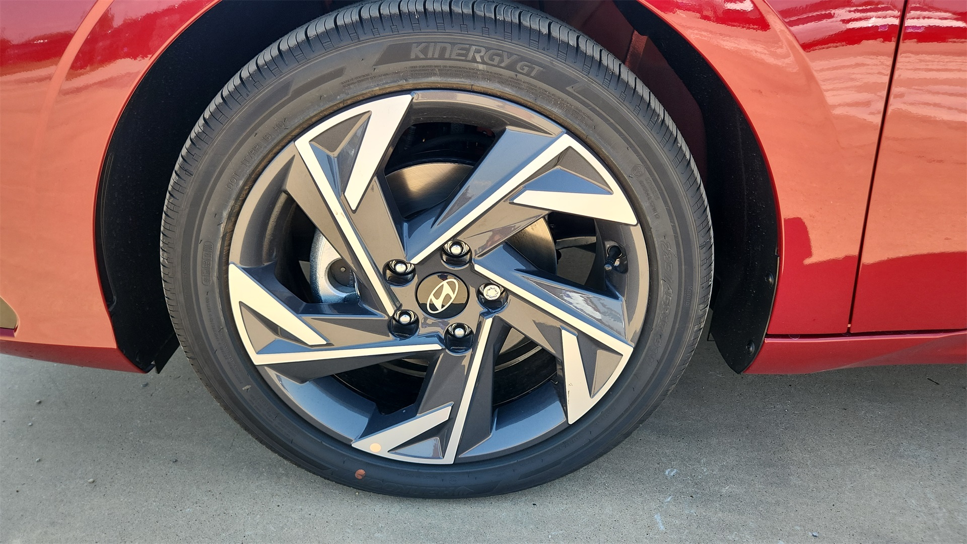 2025 Hyundai Elantra Limited Image 10 of 29