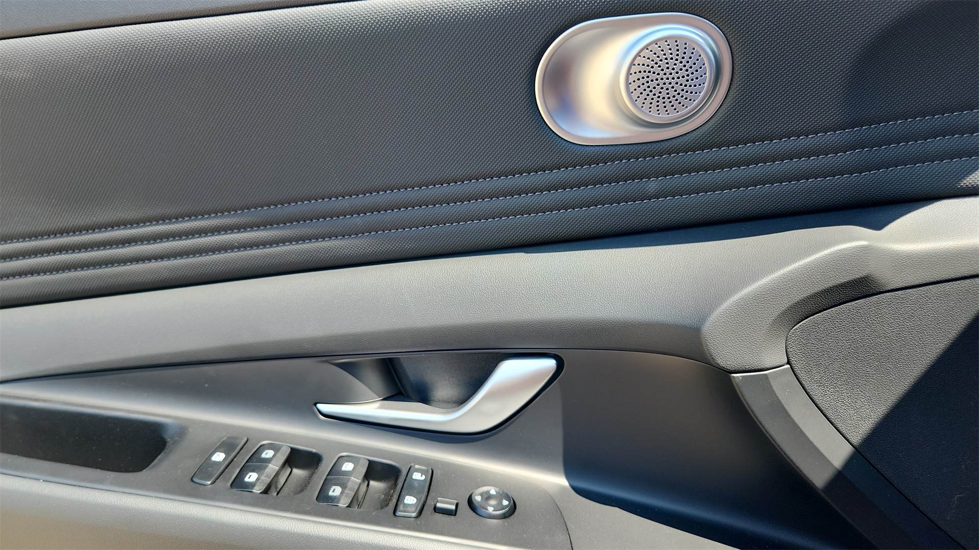 2025 Hyundai Elantra Limited Image 22 of 29