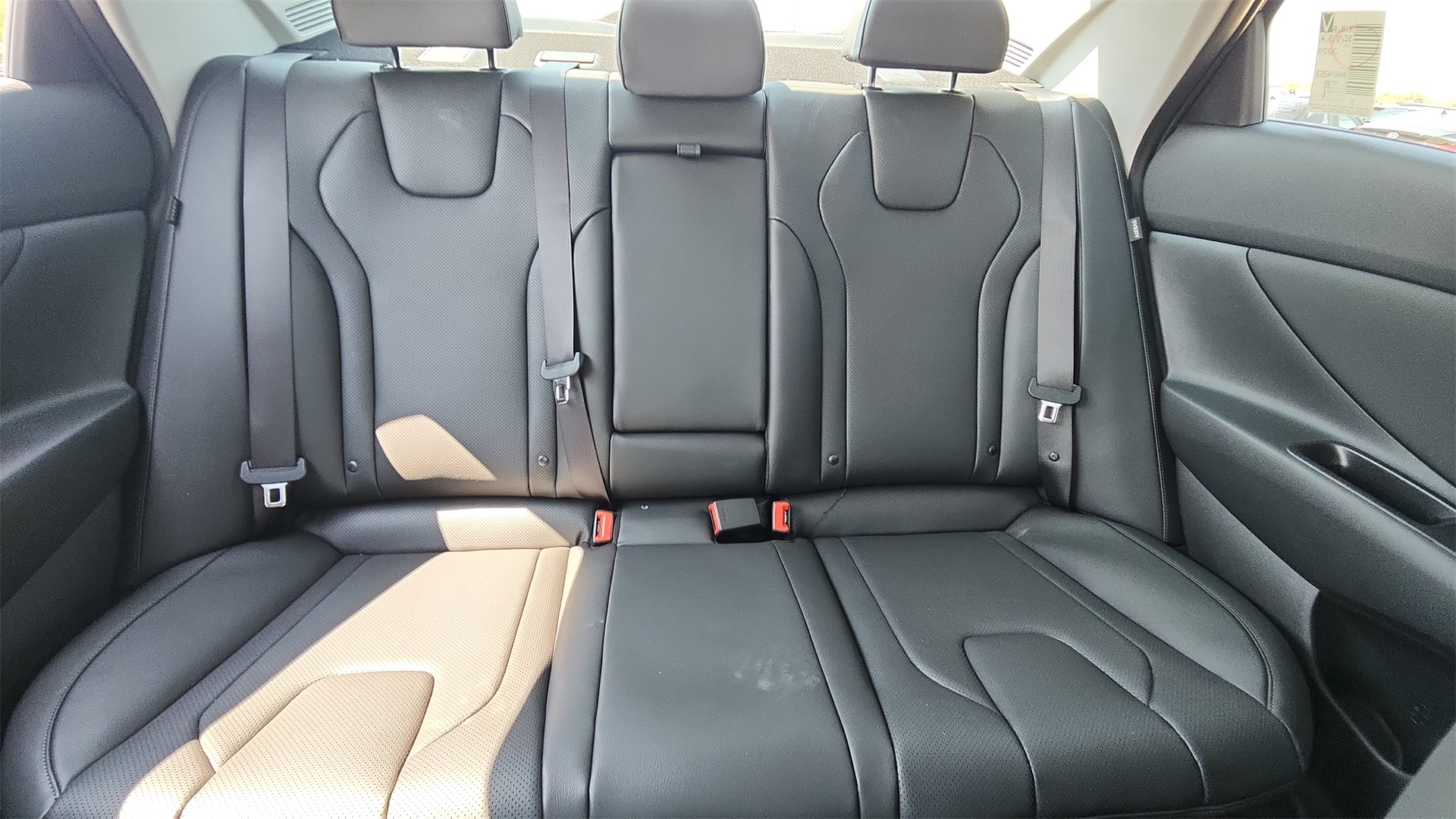 2025 Hyundai Elantra Limited Image 13 of 29