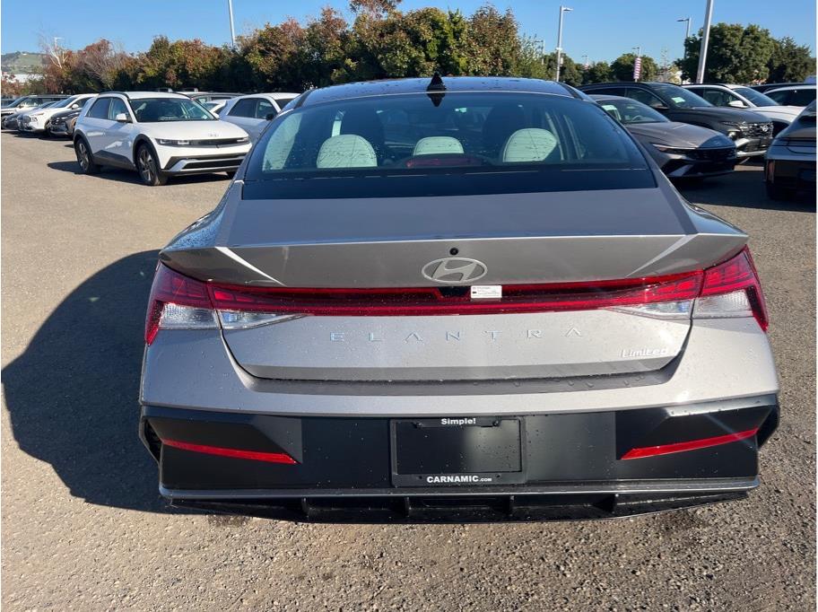 Vehicle image 8 of 22