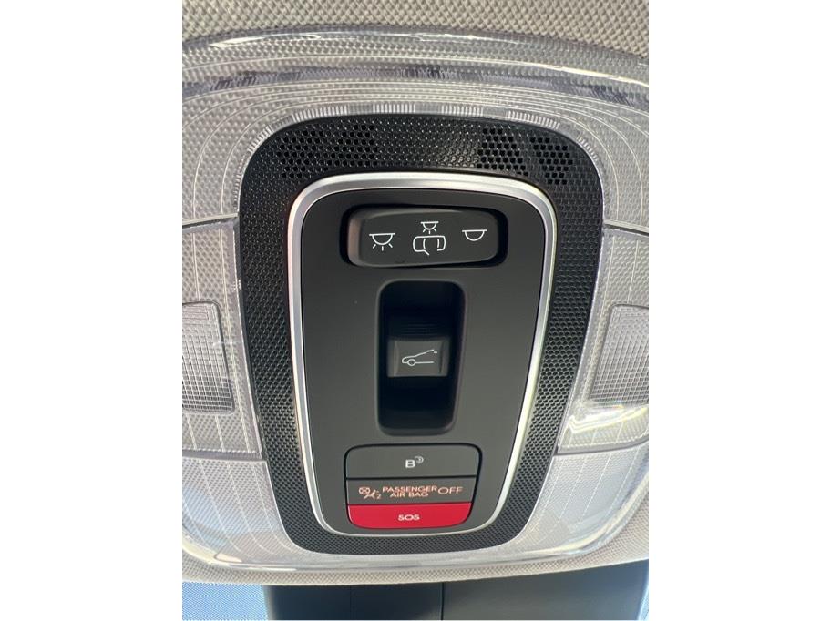 Vehicle image 15 of 22
