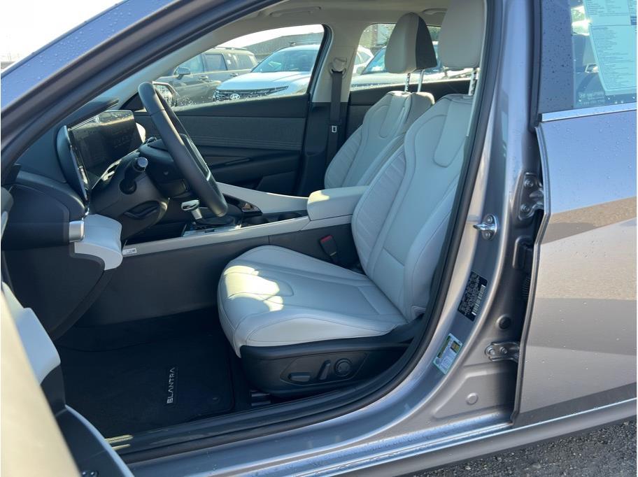 Vehicle image 9 of 22