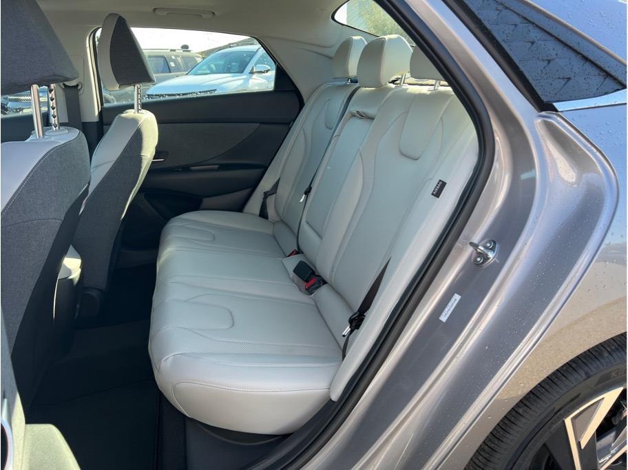 Vehicle image 10 of 22