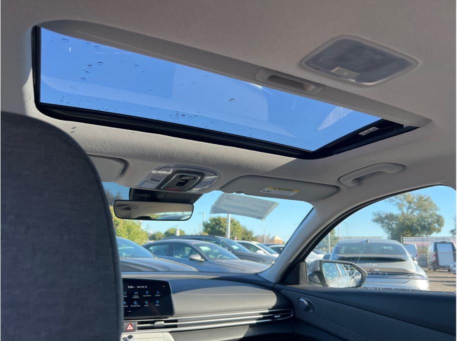 Vehicle image 19 of 22