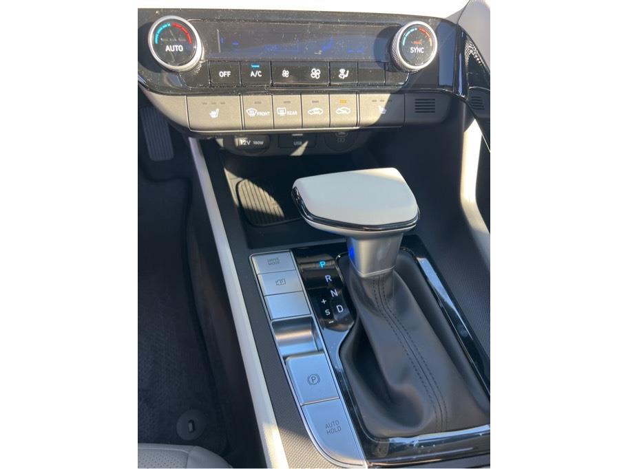 Vehicle image 14 of 22
