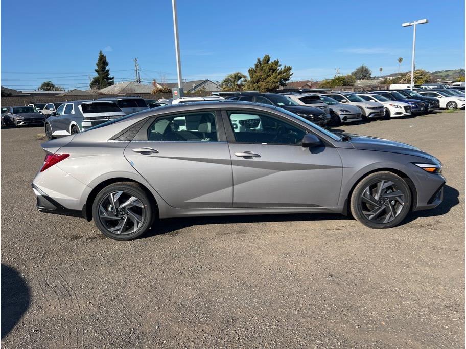 Vehicle image 4 of 22