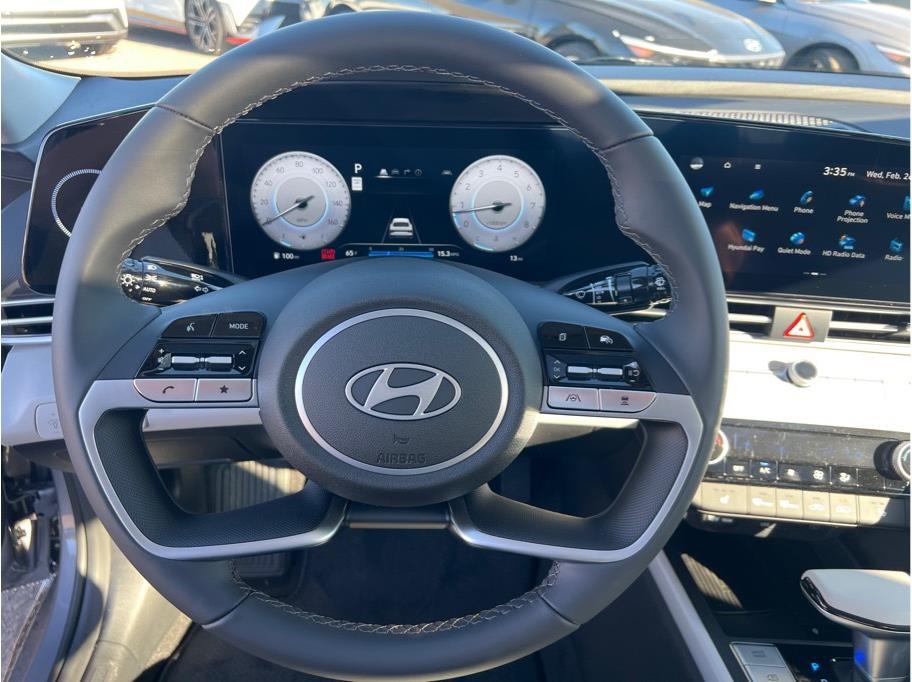 Vehicle image 12 of 22