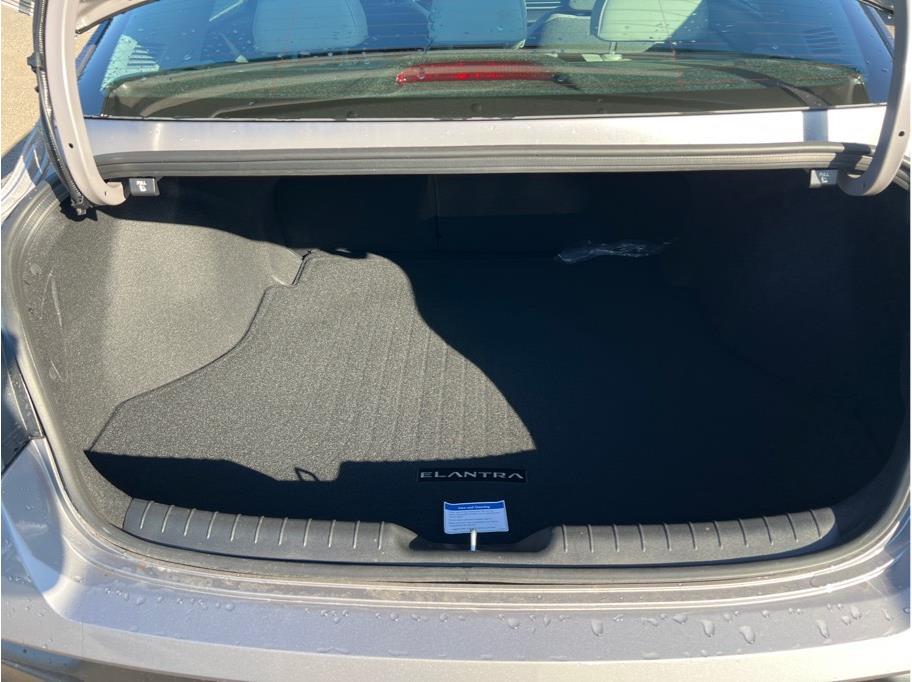 Vehicle image 20 of 22