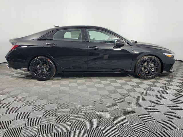 Vehicle image 7 of 39
