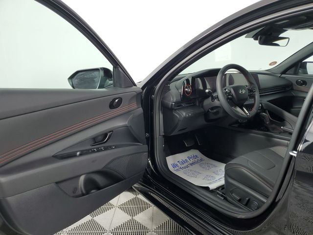 Vehicle image 15 of 39