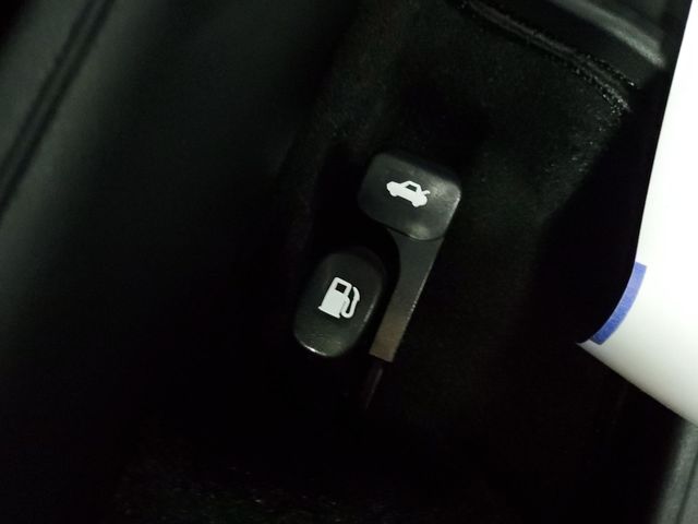 Vehicle image 23 of 39