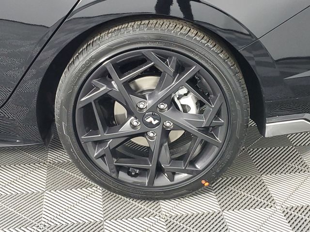 Vehicle image 14 of 39