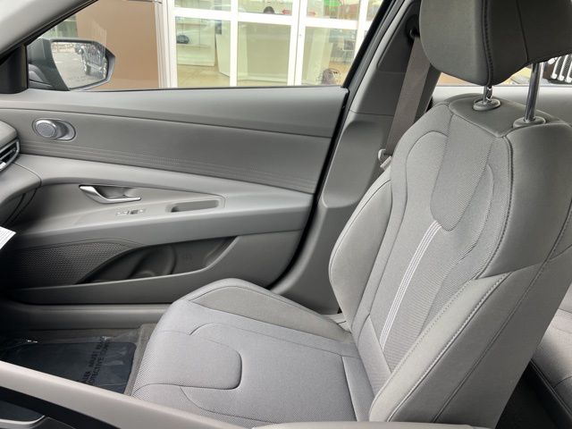 Vehicle image 8 of 19