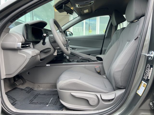Vehicle image 7 of 19