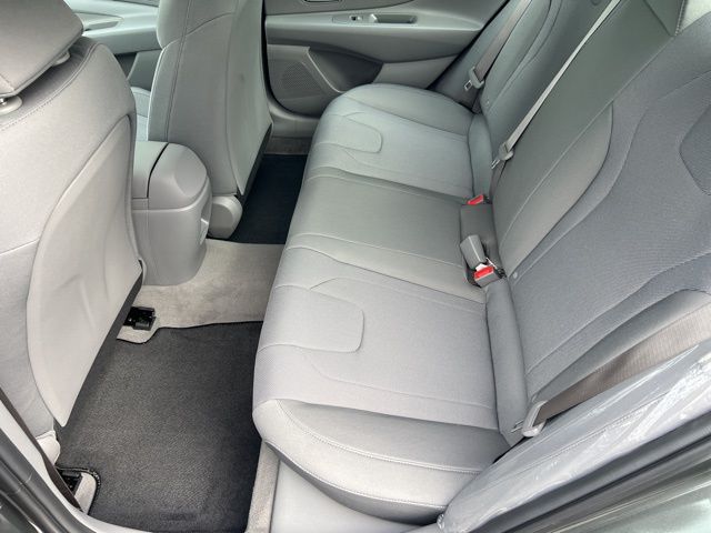 Vehicle image 17 of 19