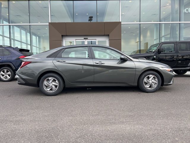 Vehicle image 5 of 19