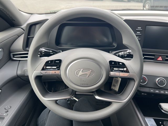 Vehicle image 15 of 19