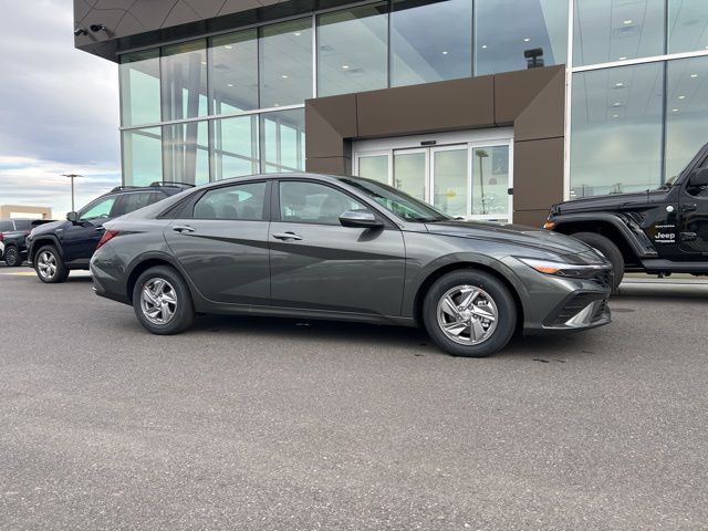 Vehicle image 4 of 19