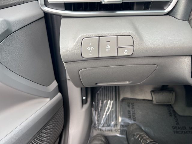 Vehicle image 16 of 19
