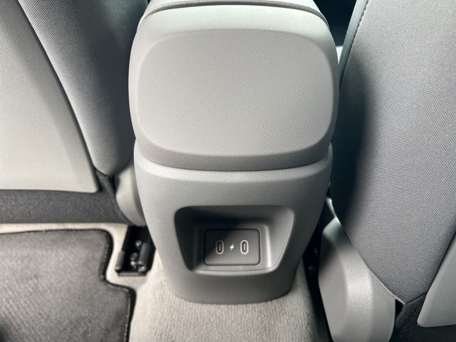 Vehicle image 18 of 19