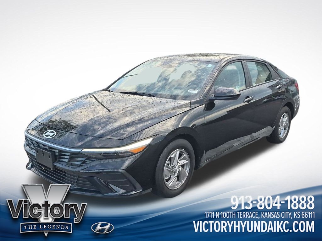 2025 Hyundai Elantra SE Image 1 of 28