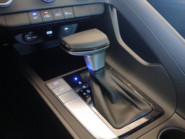 Vehicle image 16 of 25