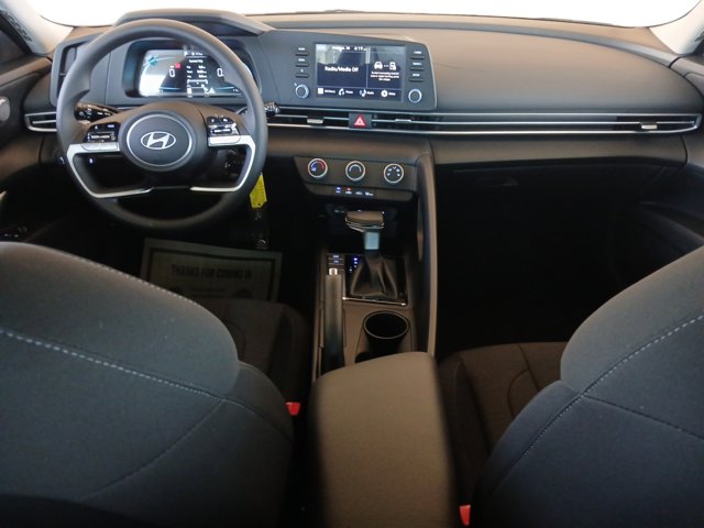 Vehicle image 14 of 25