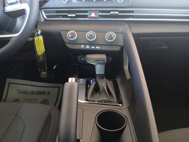 Vehicle image 17 of 25