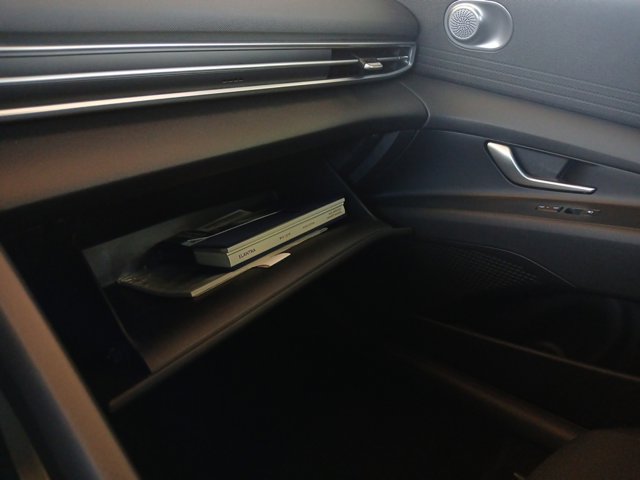 Vehicle image 15 of 25