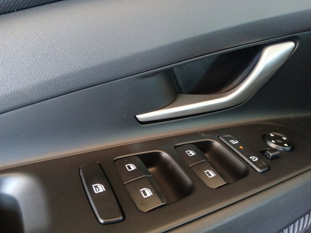 Vehicle image 18 of 25