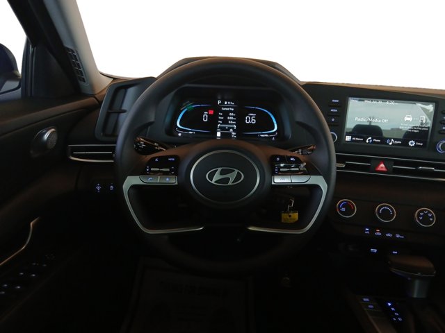 Vehicle image 13 of 25