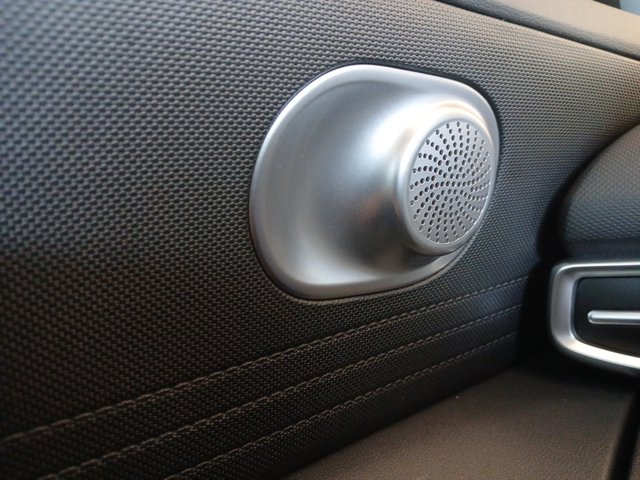 Vehicle image 22 of 25
