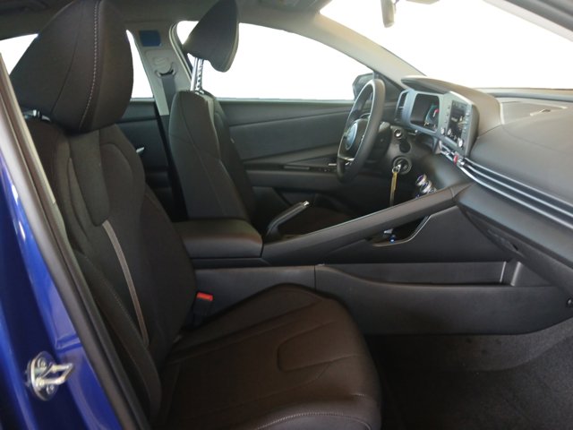 Vehicle image 11 of 25