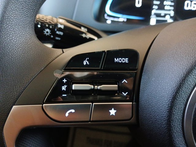 Vehicle image 23 of 25
