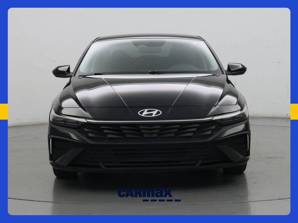 2025 Hyundai Elantra SE Image 2 of 22
