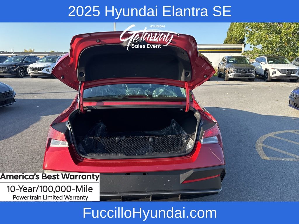 2025 Hyundai Elantra SE Image 9 of 20