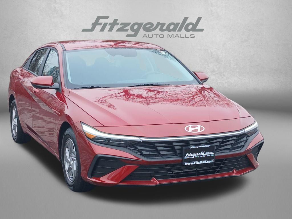 2025 Hyundai Elantra SE Image 3 of 21