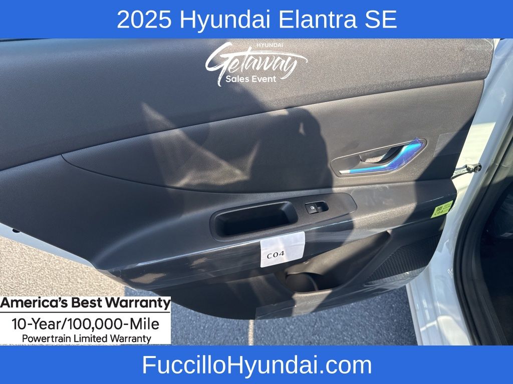 2025 Hyundai Elantra SE Image 10 of 20