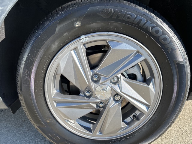 Vehicle image 10 of 32