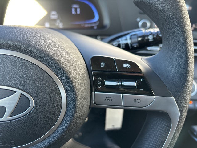 Vehicle image 18 of 32