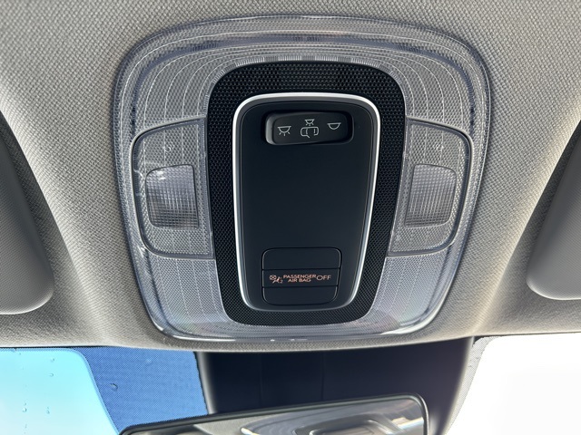 Vehicle image 30 of 32